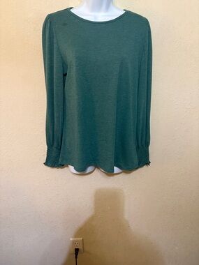 Uvn Women's Long-Sleeve Smocked Cuff Top in Teal Green